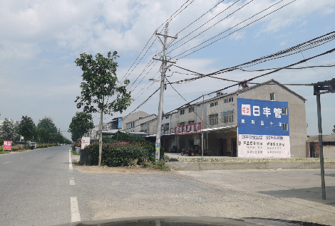 平果如何能保证墙体广告的醒目性？